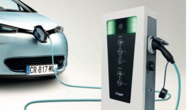 Installation d'une borne de recharge pour voiture électrique chez soi -  Renault Group